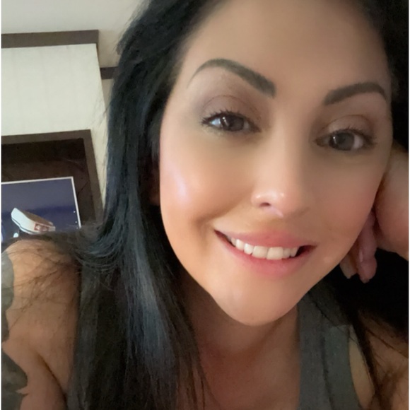 Meet your Posher, Ashley - Picture 1 of 1